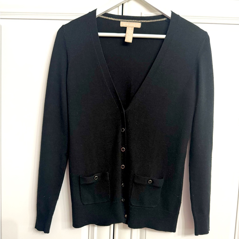 Banana Republic Women's Sz Small Black Long Sleeve V-Neck Cardigan with Buttons